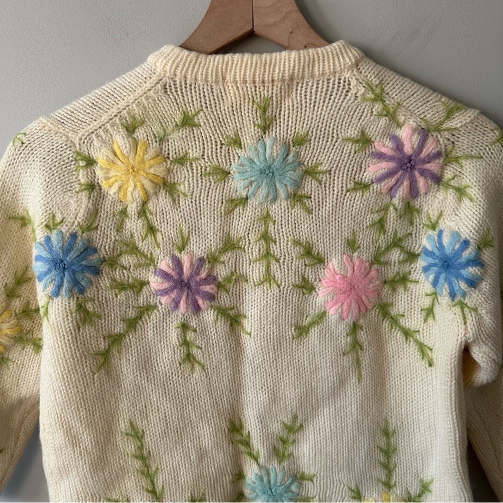 Vintage Hand-Loomed Wool Floral Cardigan – Made in Hong Kong Small 50s 60s - Picture 7 of 16